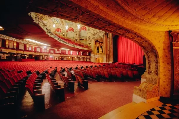 Privado: The Chicago Theatre Tour Experience