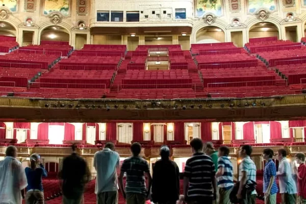 Privado: The Chicago Theatre Tour Experience