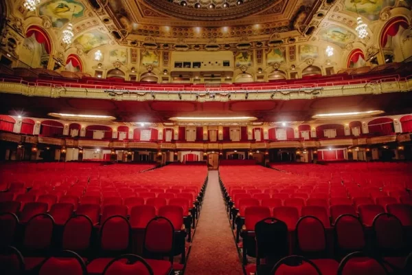 Privado: The Chicago Theatre Tour Experience